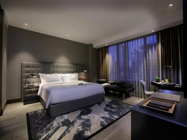 Makati Diamond Residences image 1